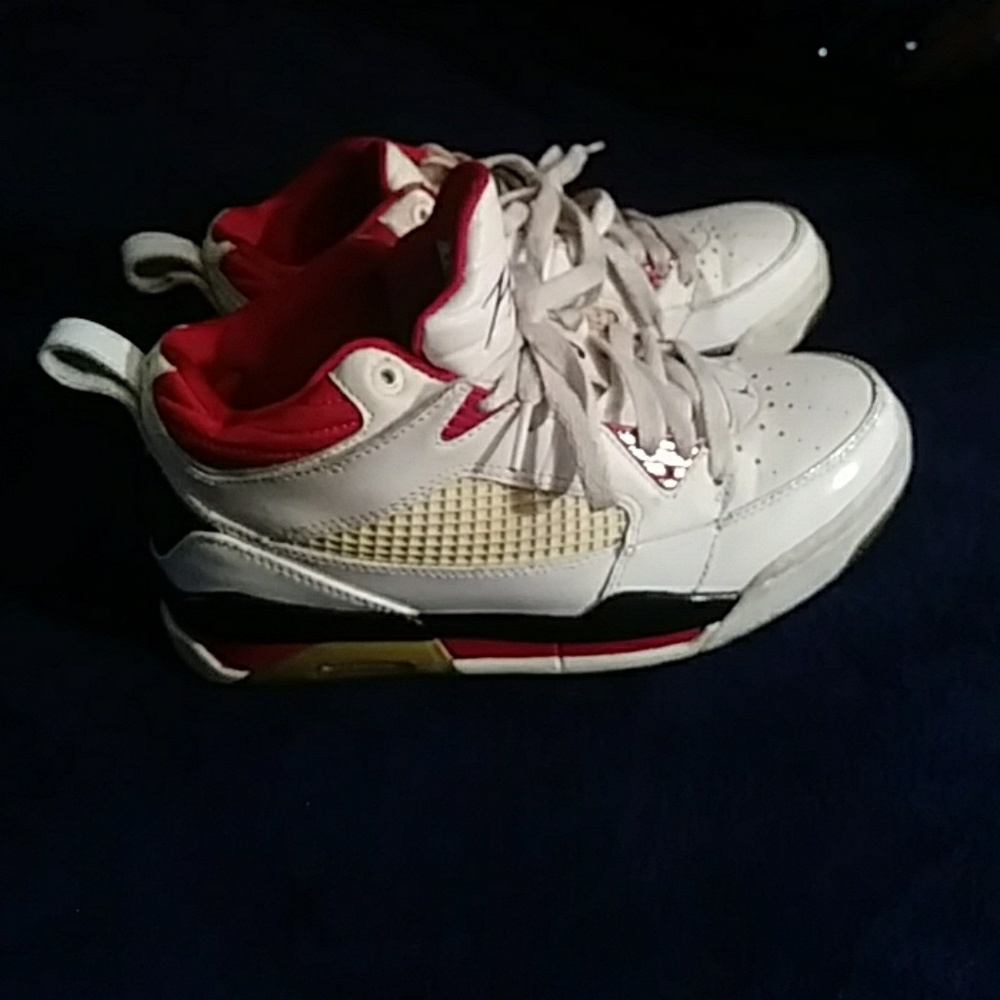 Jordan Flights white, red & black
